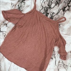 Super cute only worn twice off the shoulder shirt!